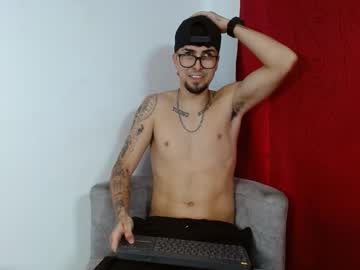 Live cam boy Adrian_harlow – Hot Male Cams