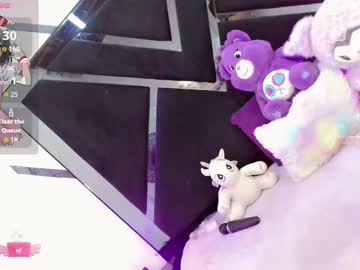 Alahia Daboin • party • 24y • Antioquia, Colombia • private