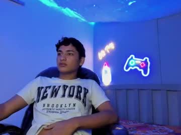 Live cam boy Alamgrey_, 20 yrs – Hot Male Cams