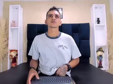 Alejo Chavez • cum • 25y • Antioquia, Colombia • public