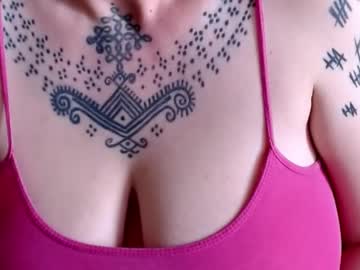 Alexa_emily • couples • Europe • public