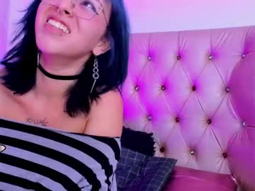 Alexafoxy18 • feet • 20y • Colombia conexion • public