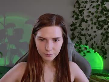 Aliceinredsquare  • nonude • 22y • Everywhere and nowhere • public