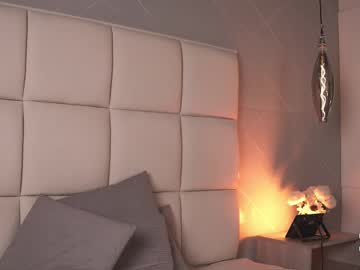 Alisa Roldan • bigass • 24y • Colombia • public