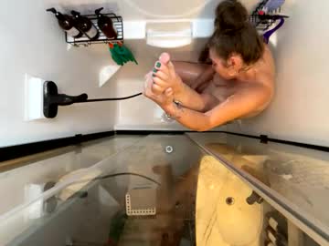 Almaarches • milf • United States • public