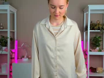 Alyshaperkowski • smile • 18y • Poland, Krakow • public