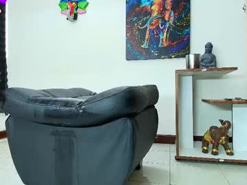 Amba Rosee1 • office • 31y • COLOMBIA • public