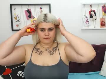 Ambermonro • bigboobs • 20y • Poland • public