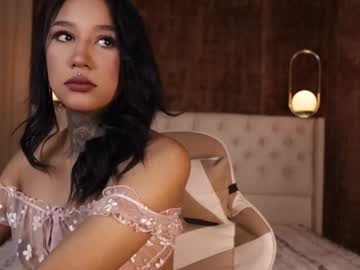 Anaya Olyx • skinny • 23y • Medellin, Colombia • public