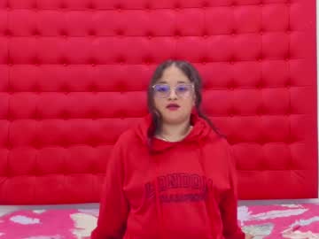 Aradia Kiss • curvy • 25y • del pais de las marabillas ?? • public