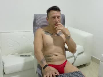 Arcangel Bigpectorals • bigcock • 42y • Medellin, Colombia • public