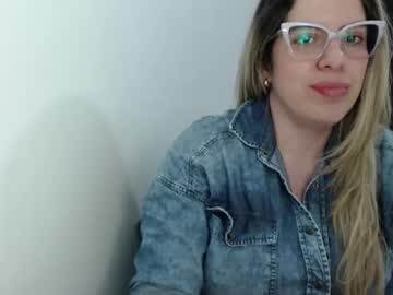 Ashlymoon • bigtits • 33y • medellin • public