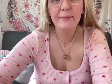 Barbiegirl966 • milf • 29y • England, United Kingdom • public