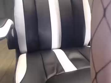 Bbxlpeach3 • femboy • 22y • Florida, United States • public