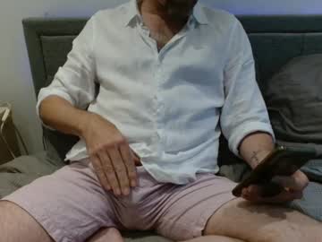 Beautysbrit • suit • 49y • England, United Kingdom • public