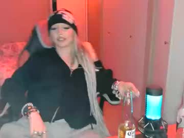 Blxckheartt00 • twerk • Manitoba, Canada • public