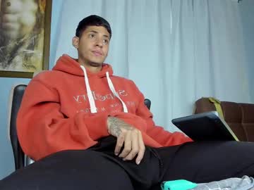 Live cam boy Brandonlavitt – Hot Male Cams