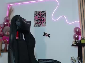 Brytany05 • bigboobs • 0y • en algún lugar del mundo • public