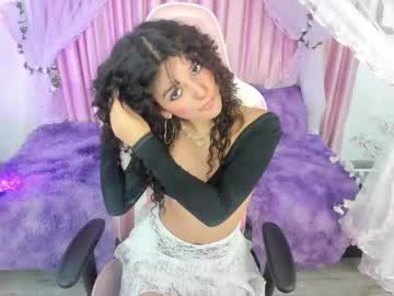 Bunny Curly • skinny • 19y • Im colombian • public