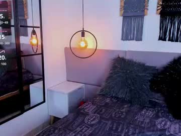 Carrie Hall • femdom • 25y • UK • public