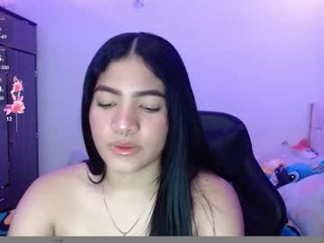 Caylinn19 • latina • 19y • privado • public