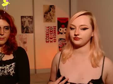 Chloe Levine • blonde • 20y • paradise<3 • public