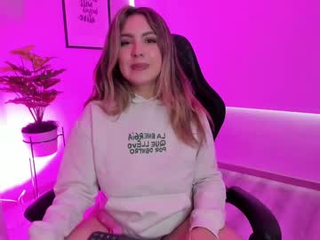 Cloeecoopererer • bigboobs19y • Colombia • public