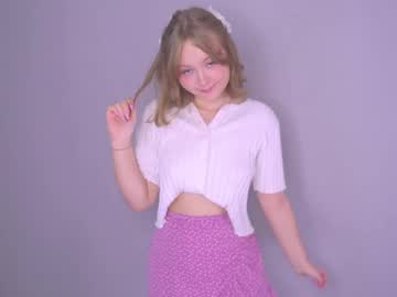 Comecloserr • new • 18y • enough to feel ur warm? • public