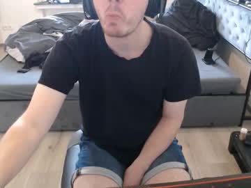 Live cam boy Commanderchip – Hot Male Cams