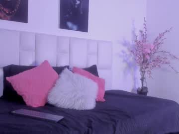 Coraliebronson • 18 • 19y • medellin? • public