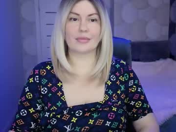 Crystalleyess • cute • 35y • Poland • public