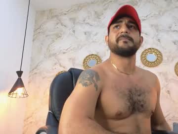 David Oliveira • bdsm • 27y • Medellín Antioquia, Colombia • public