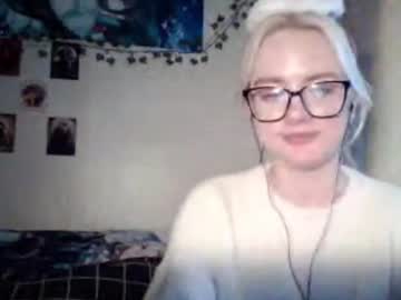 Deirdrelempicki • new • 18y • look behind you! • public