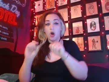 Delilahgallo • milf • 24y • United States • public