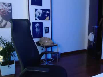 Divineisis • latina • 25y • Colombia • public