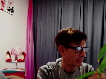 Dlacarra • pink • 63y • San Diego, California ?????? • public