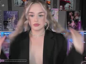 Ellensoftt • smalltits • 26y • in your heart • public