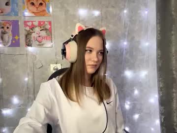 Emelinekinloch • skinny • 18y • Poland • public