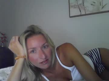 Emmybunnyx • blonde • 0y • Kentucky, United States • public