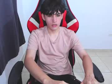 Live cam boy Eren_tatakae, 18 yrs – Hot Male Cams