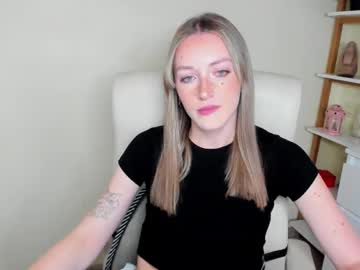 Evelynblond • joi • 26y • England, United Kingdom • public