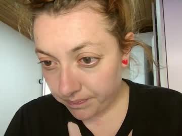 Ezlngirl • latina • 99y • My House • public