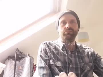 Faceless1119 • thickcock • 35y • United Kingdom • public