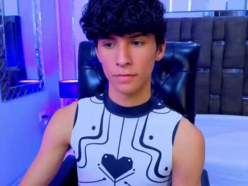 Fem_loui • fuckmachine20y • Colombia • public