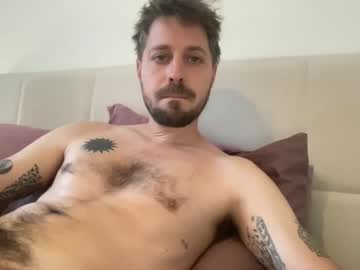 Frankybiiig • french • 0y • my bed • public