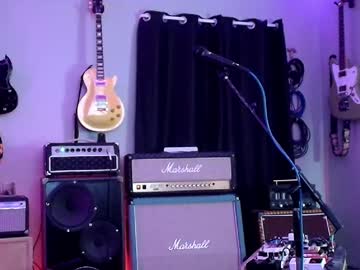 giantwhite10inch - Live Performer