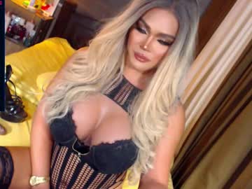 Goddesss_hera • mistress33y • BEHIND YOU • public