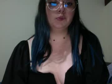 Heartsandhips • girl • 0y • Your room • public