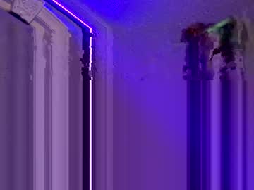 Live webcam: Hollyquinniscute - Female Sex Cams