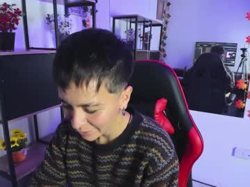 Hothannah_ • lesbian21y • In your deepest and secrets thoughts ???? • public